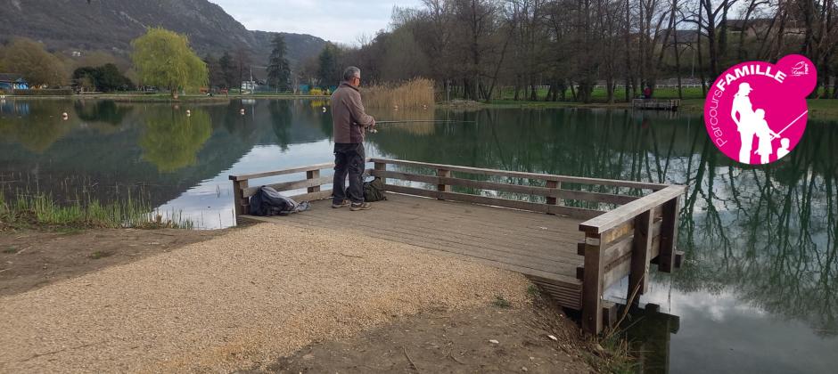 Ponton pêche plan d'eau Challes les Eaux